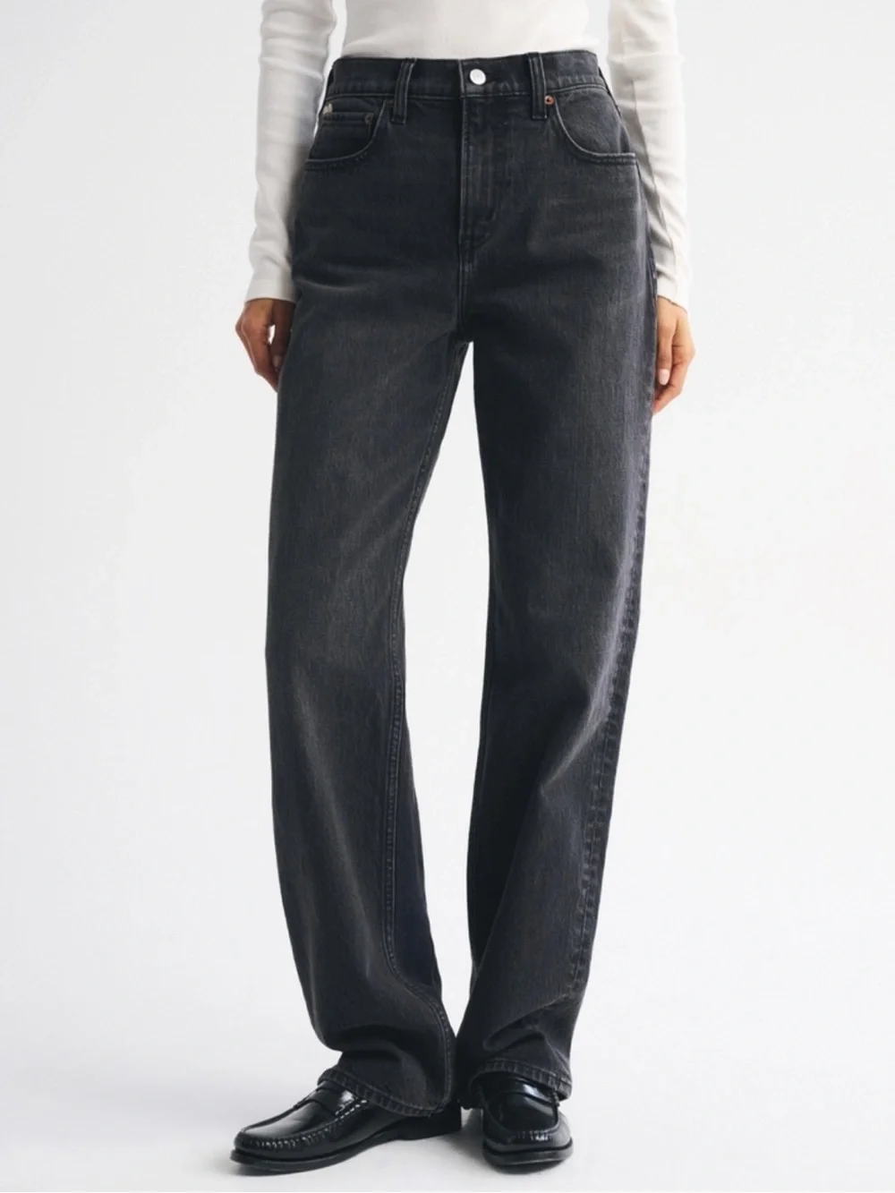 ABERCROMBIE HIGH-RISE 90s RELAXED HEART EMBROIDERED JEANS - SHORT - Picture 1 of 11